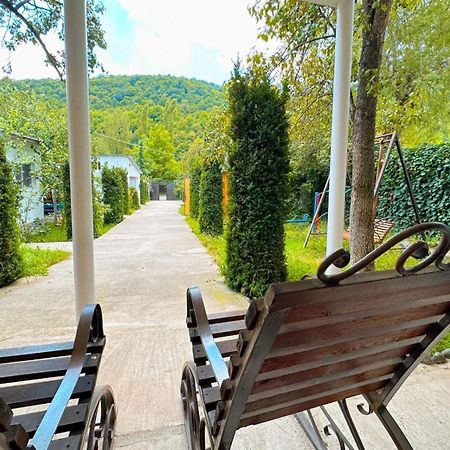 Green Garden B&B Dilijan Bagian luar foto
