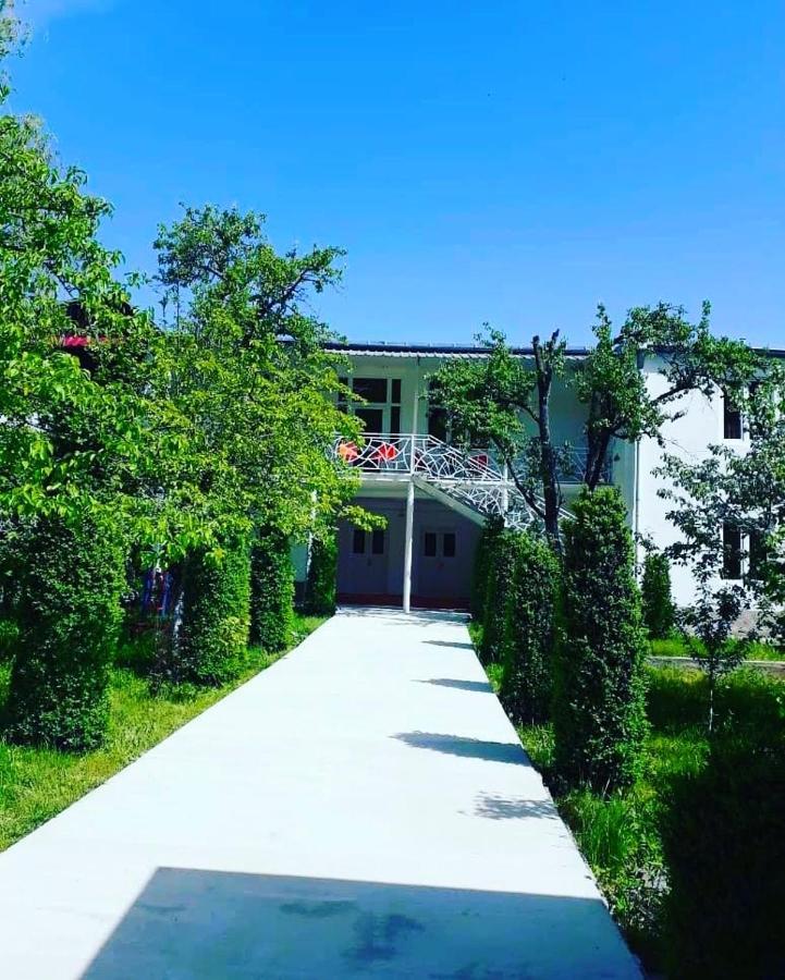 Green Garden B&B Dilijan Bagian luar foto