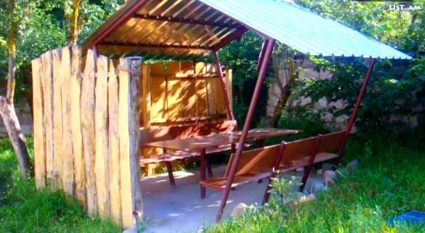 Green Garden B&B Dilijan Bagian luar foto