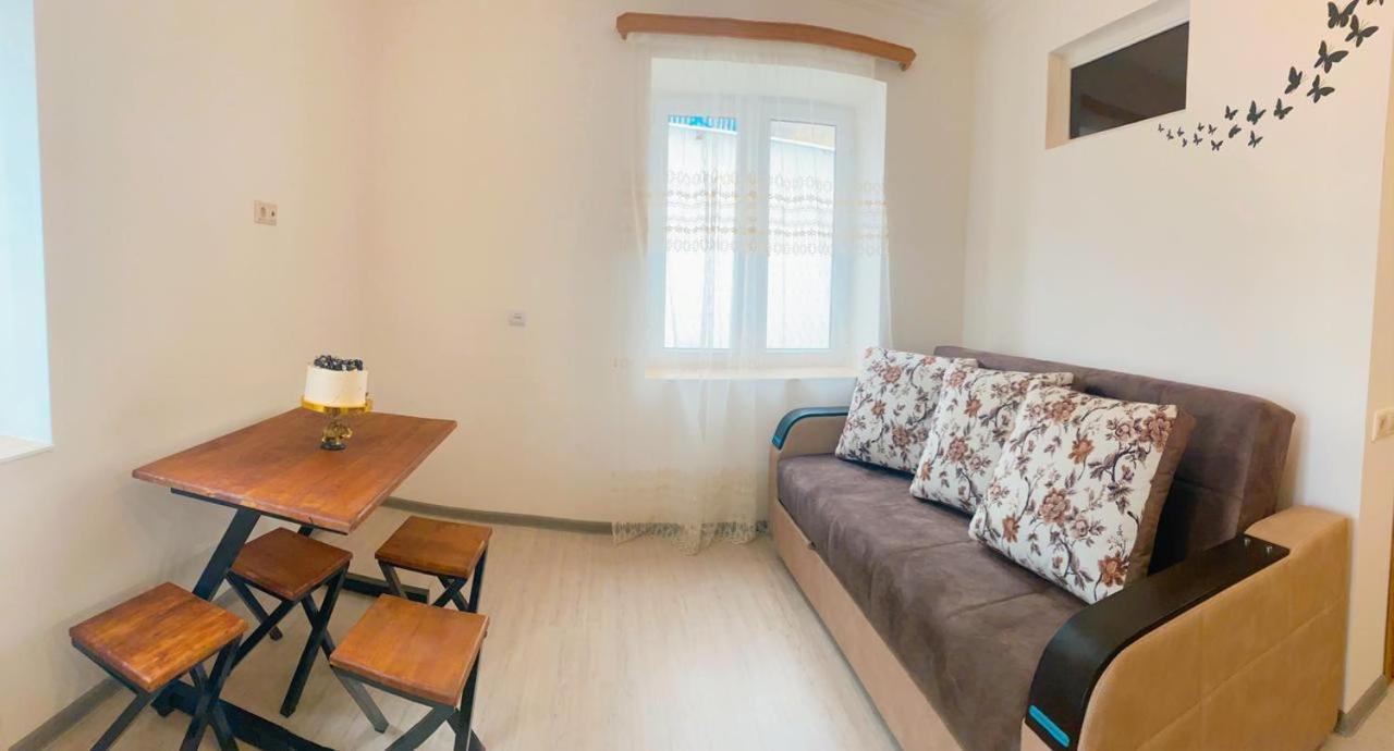 Green Garden B&B Dilijan Bagian luar foto