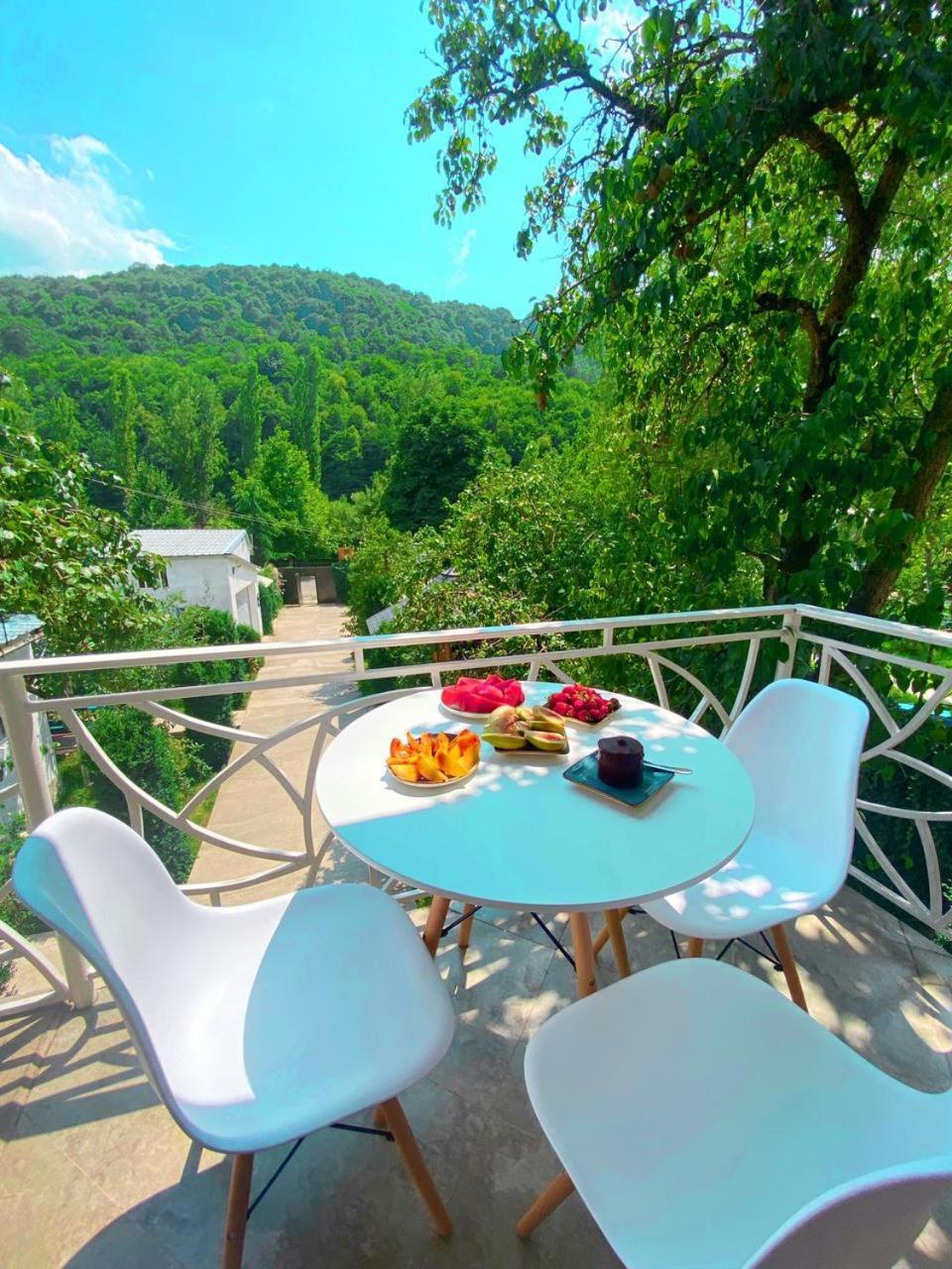 Green Garden B&B Dilijan Bagian luar foto