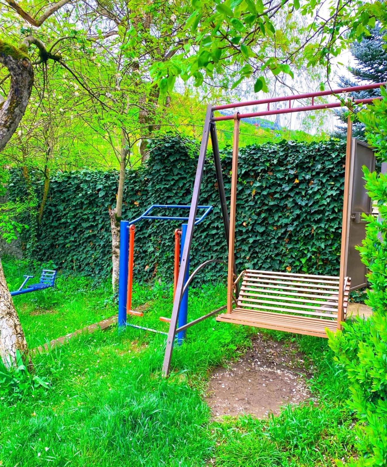 Green Garden B&B Dilijan Bagian luar foto