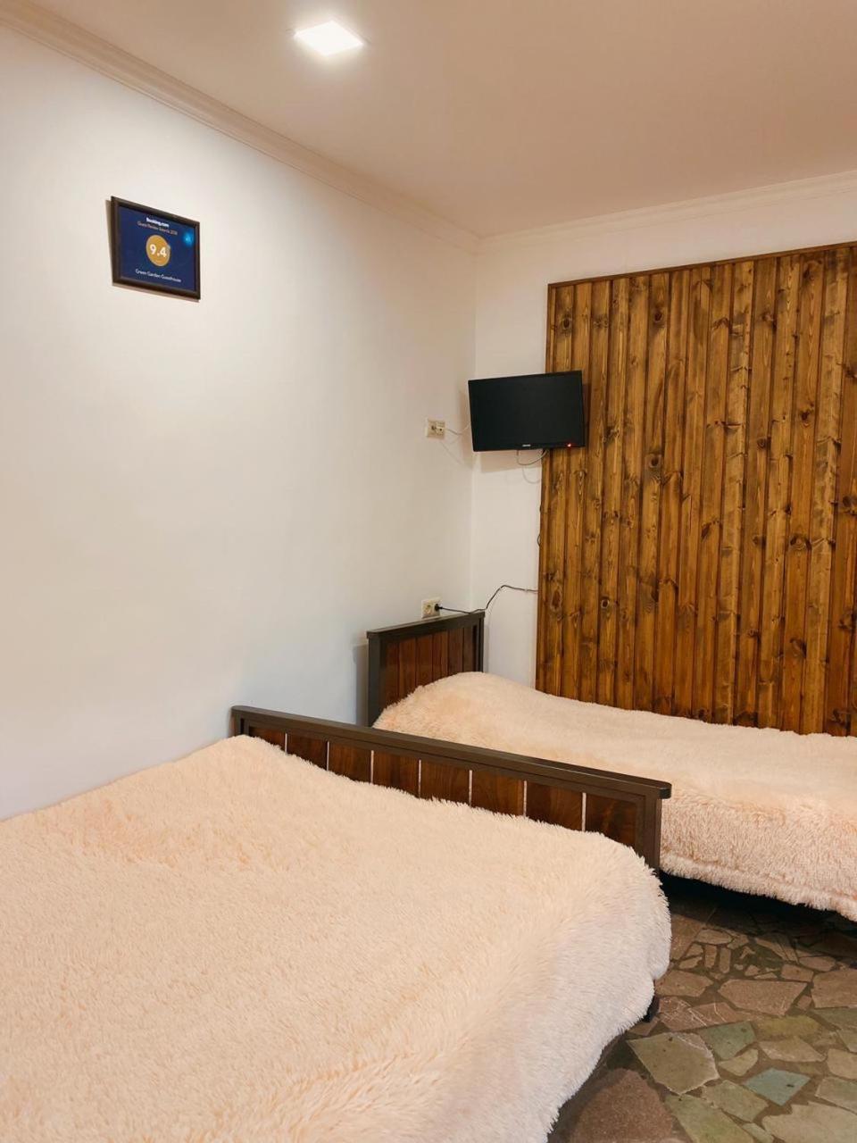 Green Garden B&B Dilijan Bagian luar foto